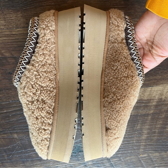 NWOT Ugg Taz Tasman Maxi curly shearling slip on clogs mules platform shoes 6 - Picture 7 of 7